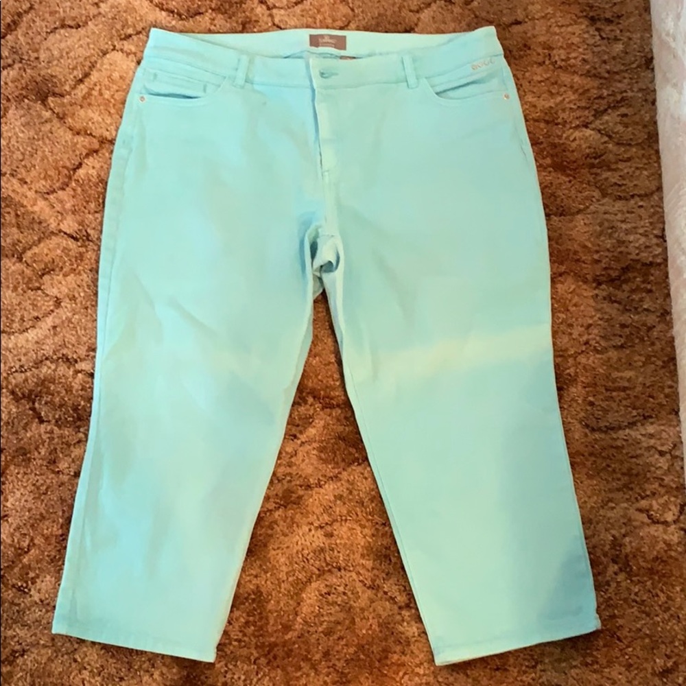 Chicos so slimming size 4 turquoise capris
